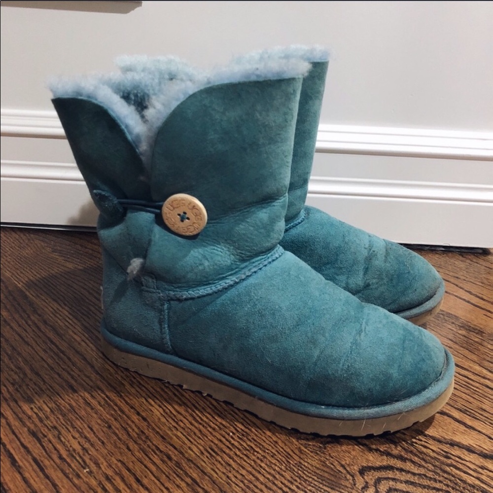 Ugg peacock blue short bailey button boots